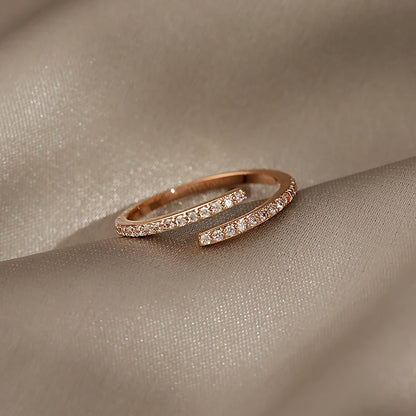 Minimalistischer geometrischer Roségoldring