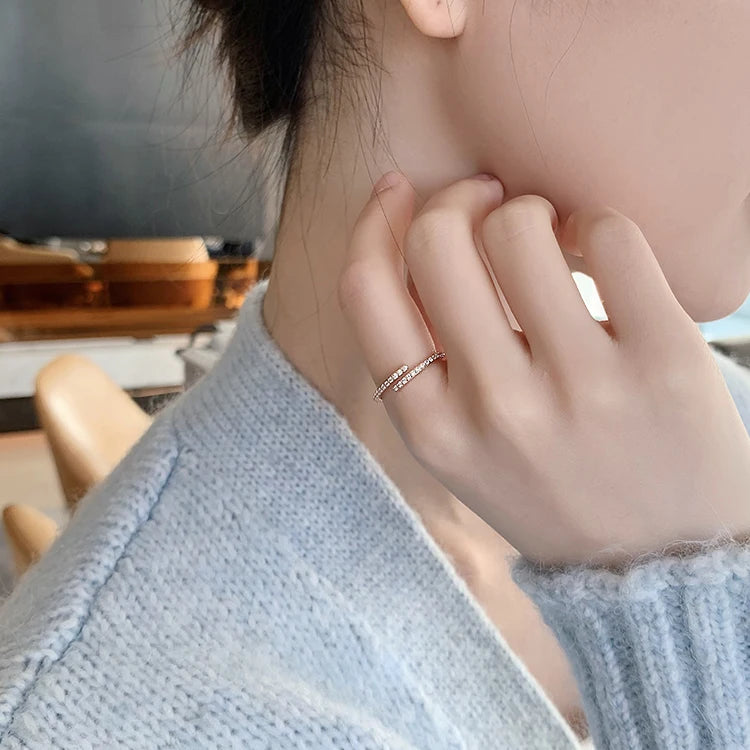 Minimalistischer geometrischer Roségoldring