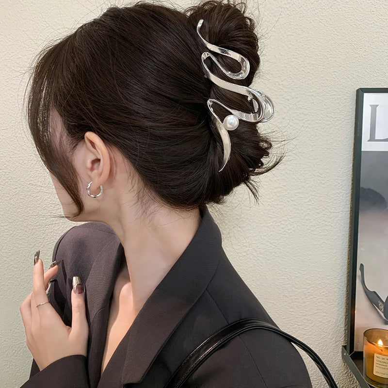 Exaggerated and Irregular Wave Shaped Metal Claw Clip 2024 Fashion Hair Accessories - Versatile Headwear for Korean Women Girls