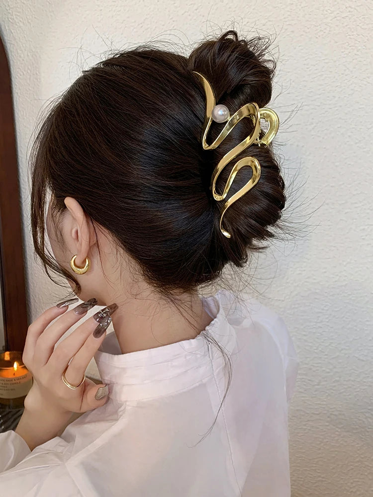 Exaggerated and Irregular Wave Shaped Metal Claw Clip 2024 Fashion Hair Accessories - Versatile Headwear for Korean Women Girls