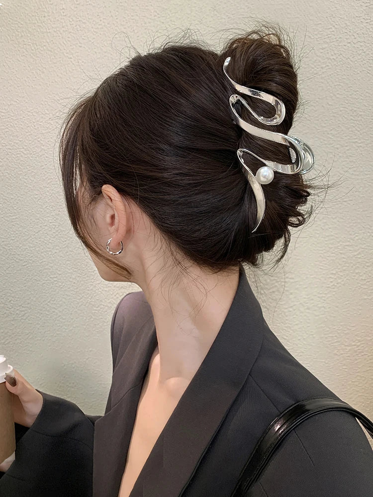 Exaggerated and Irregular Wave Shaped Metal Claw Clip 2024 Fashion Hair Accessories - Versatile Headwear for Korean Women Girls