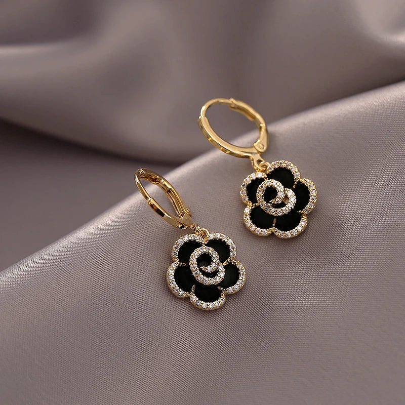 Design Sense Exquisite Black Camellia Pendant Flower Earrings 2025 New Jewelry Party Girls' Luxury Accessories For Women's Gift