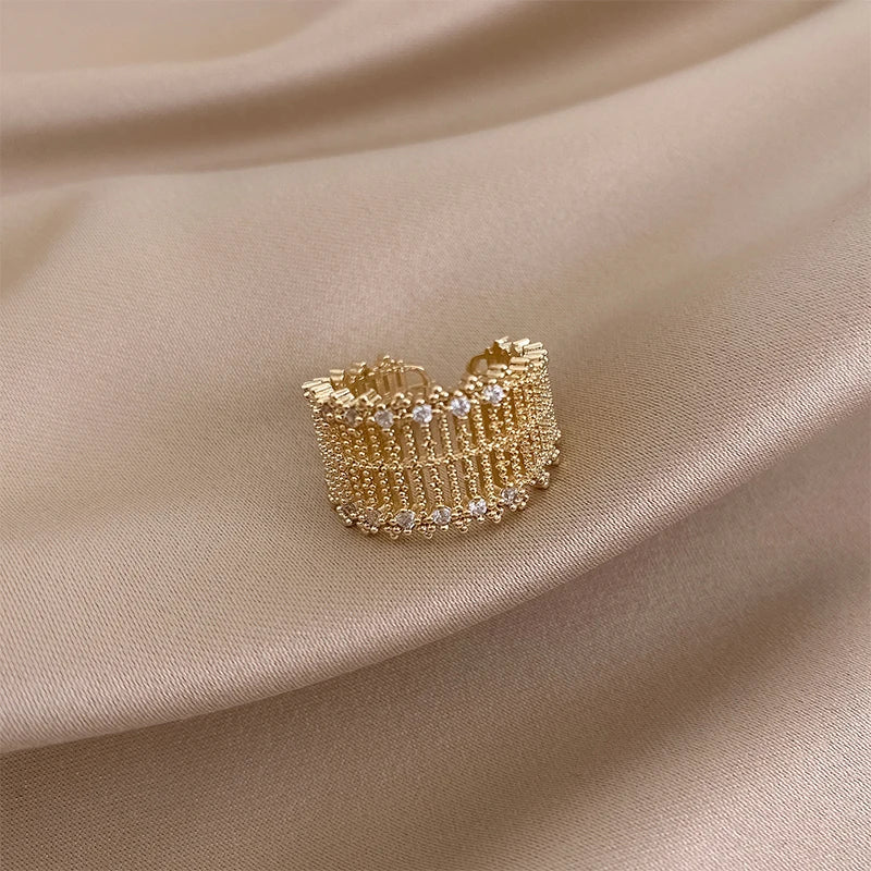 Hollow Mesh Zircon Gold Ring