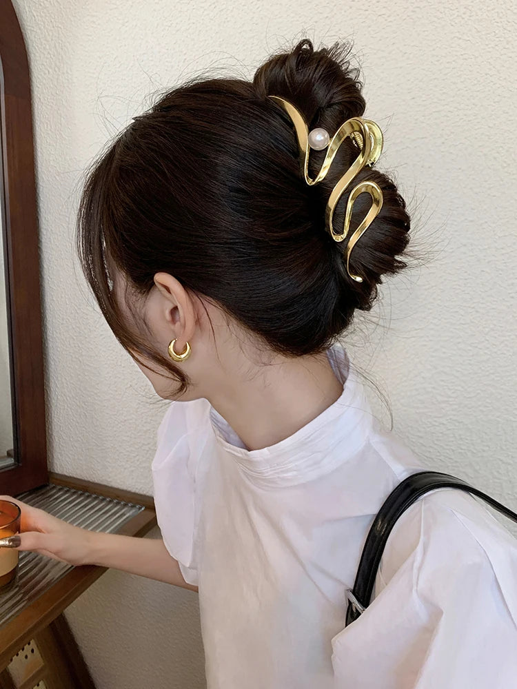 Exaggerated and Irregular Wave Shaped Metal Claw Clip 2024 Fashion Hair Accessories - Versatile Headwear for Korean Women Girls