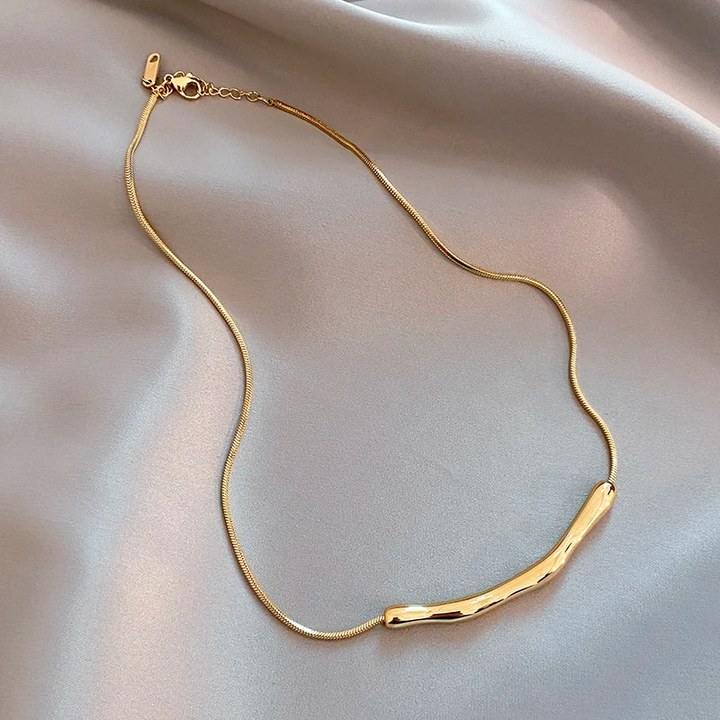European and American Fashion Simple Stainless steel Gold Color Collarbone Chain For Women’s Fashion Short Necklaces Jewelry