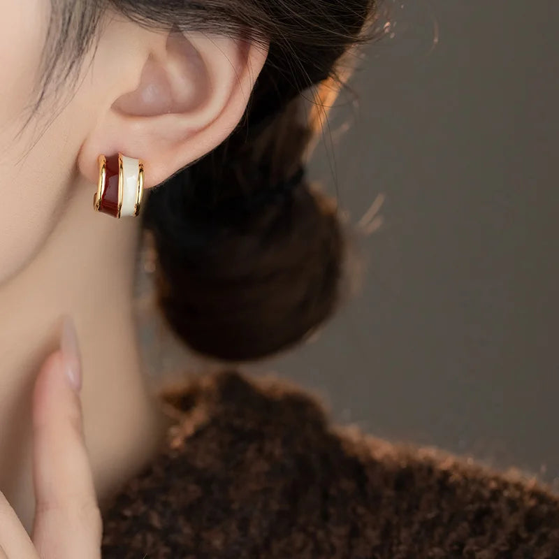2024 Vintage style Wine red Contrasting Half Circle Enamel Earrings For Womens Elegant Temperament Jewelry Christmas Accessorise