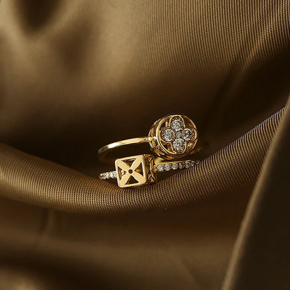 Doppellagiger offener Ring in Blumenform in Goldfarbe