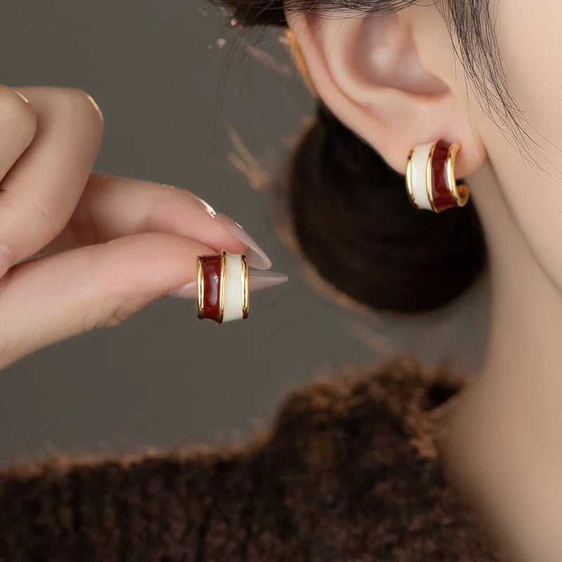 2024 Vintage style Wine red Contrasting Half Circle Enamel Earrings For Womens Elegant Temperament Jewelry Christmas Accessorise