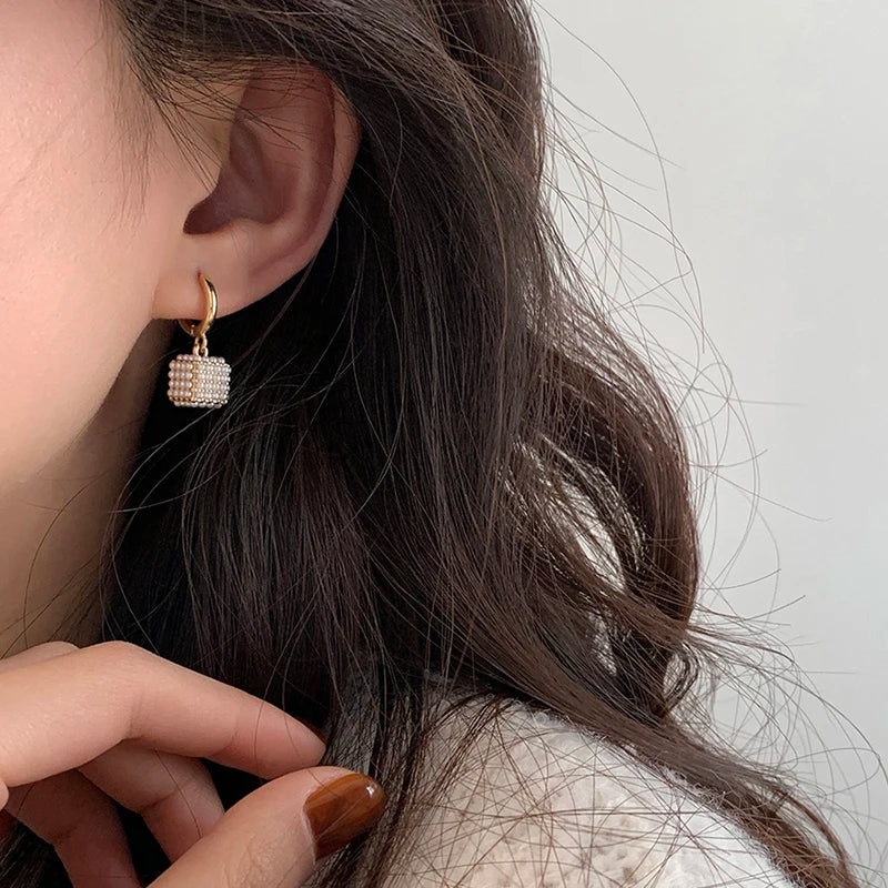 Premium Perle Stereoskopischen Quadrat Anhänger Ohrringe 2025 Neue Mode Schmuck Für frauen Eardrop party Mädchen Luxus Zubehör