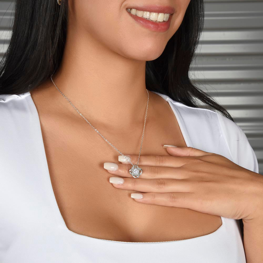 Oriania Love Knot Necklace – Heartfelt Gift for Mother