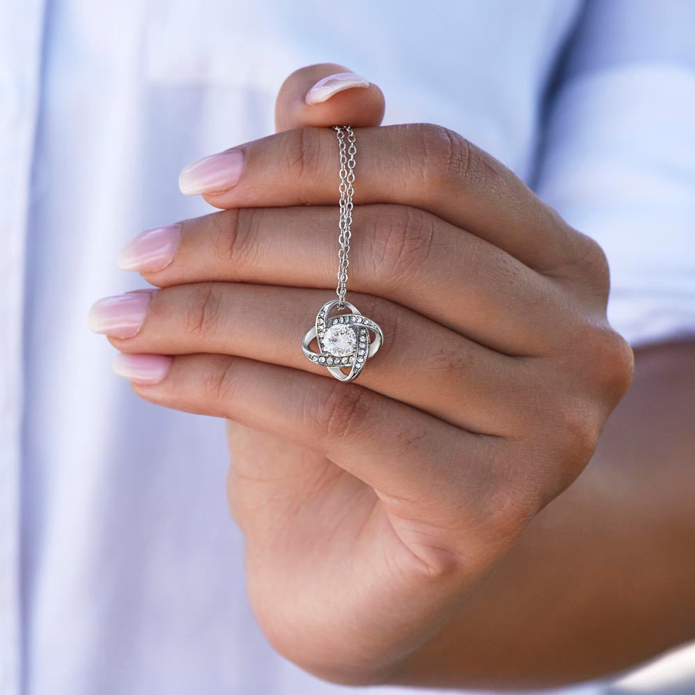Oriania Love Knot Necklace – Meaningful Gift for Daughter from Dad