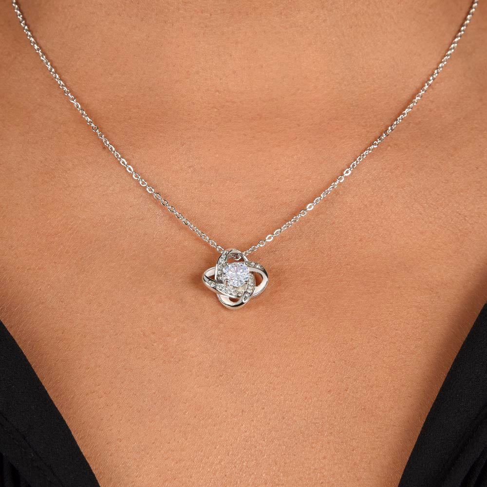 Oriania Love Knot Necklace – Meaningful Gift for Daughter from Dad