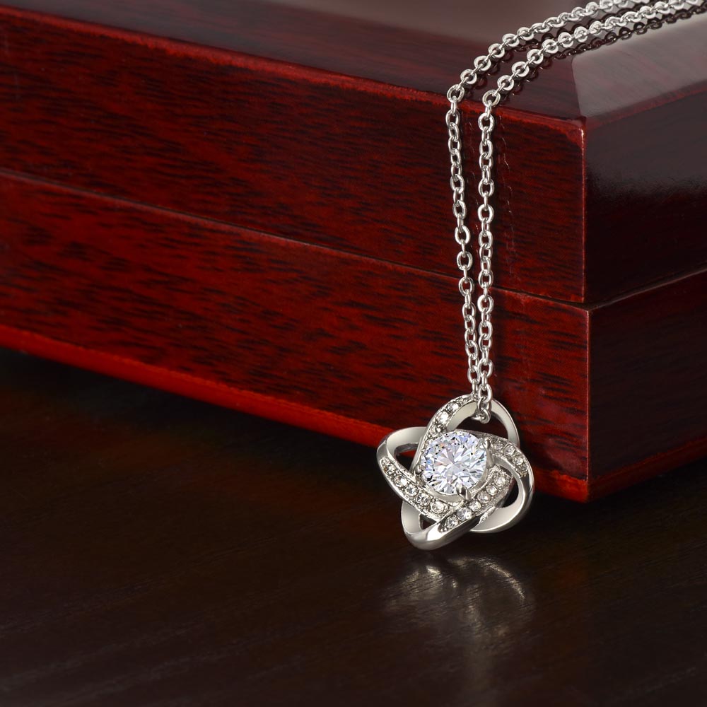 Oriania Love Knot Necklace – Heartfelt Gift for Mother