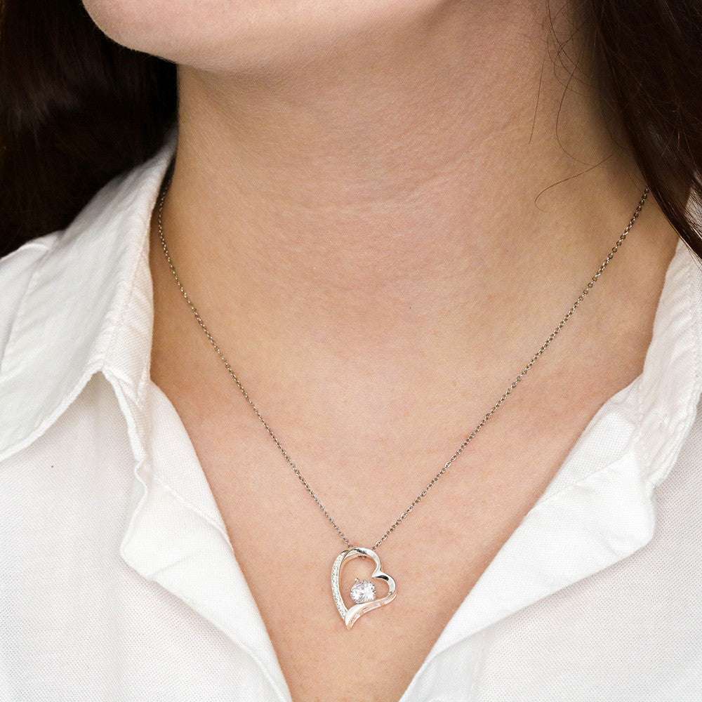 Oriania Forever Love Necklace – Heartfelt Gift for Mother